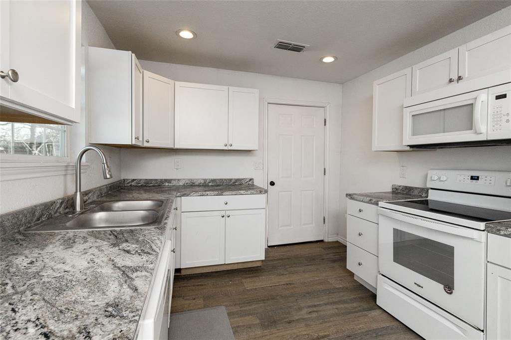 205 Highway 101 Chico, TX 76431 - Photo 14 of 29 So clean!