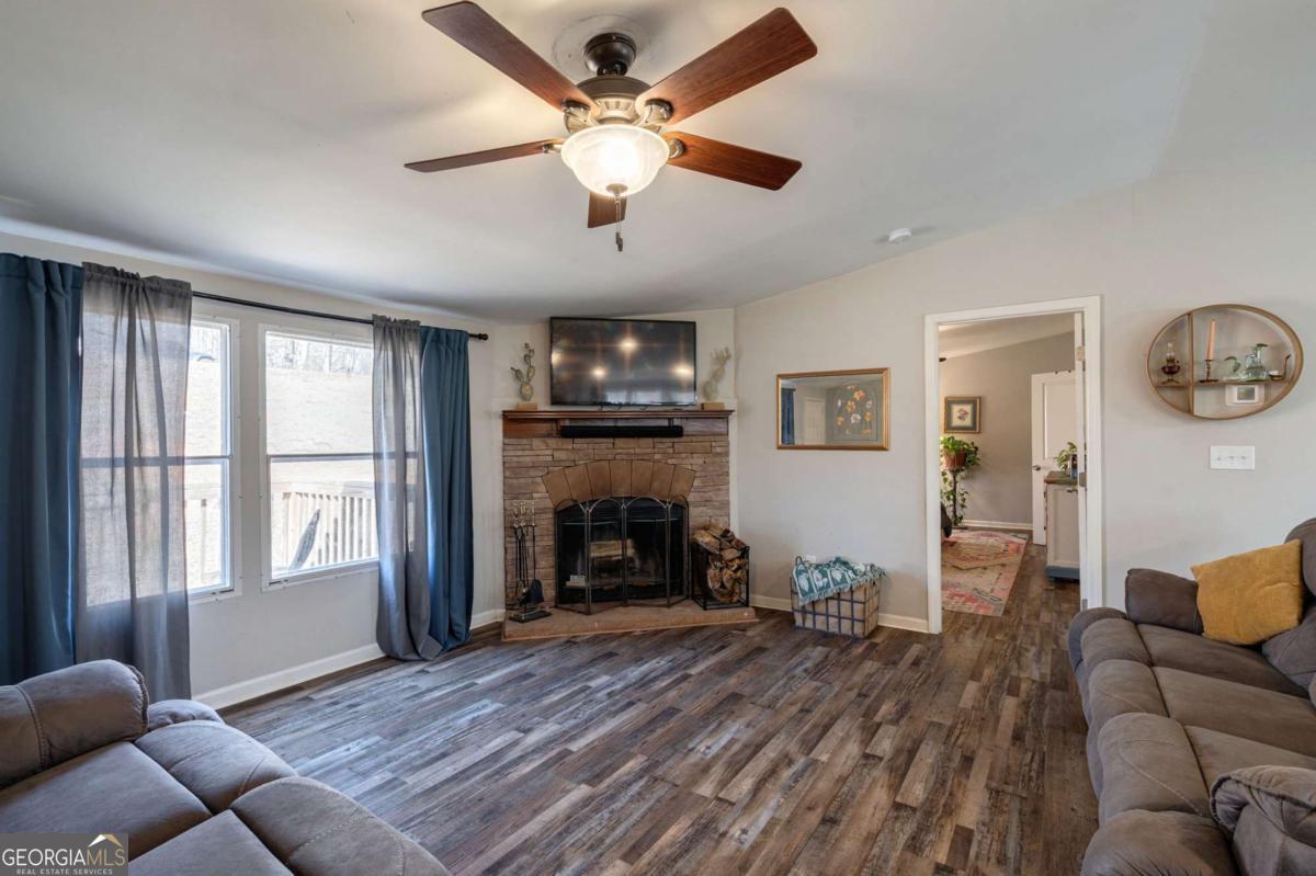 218 Sol Drive Commerce, GA 30529 - Photo 10 of 48 a living room with furniture and wooden floor