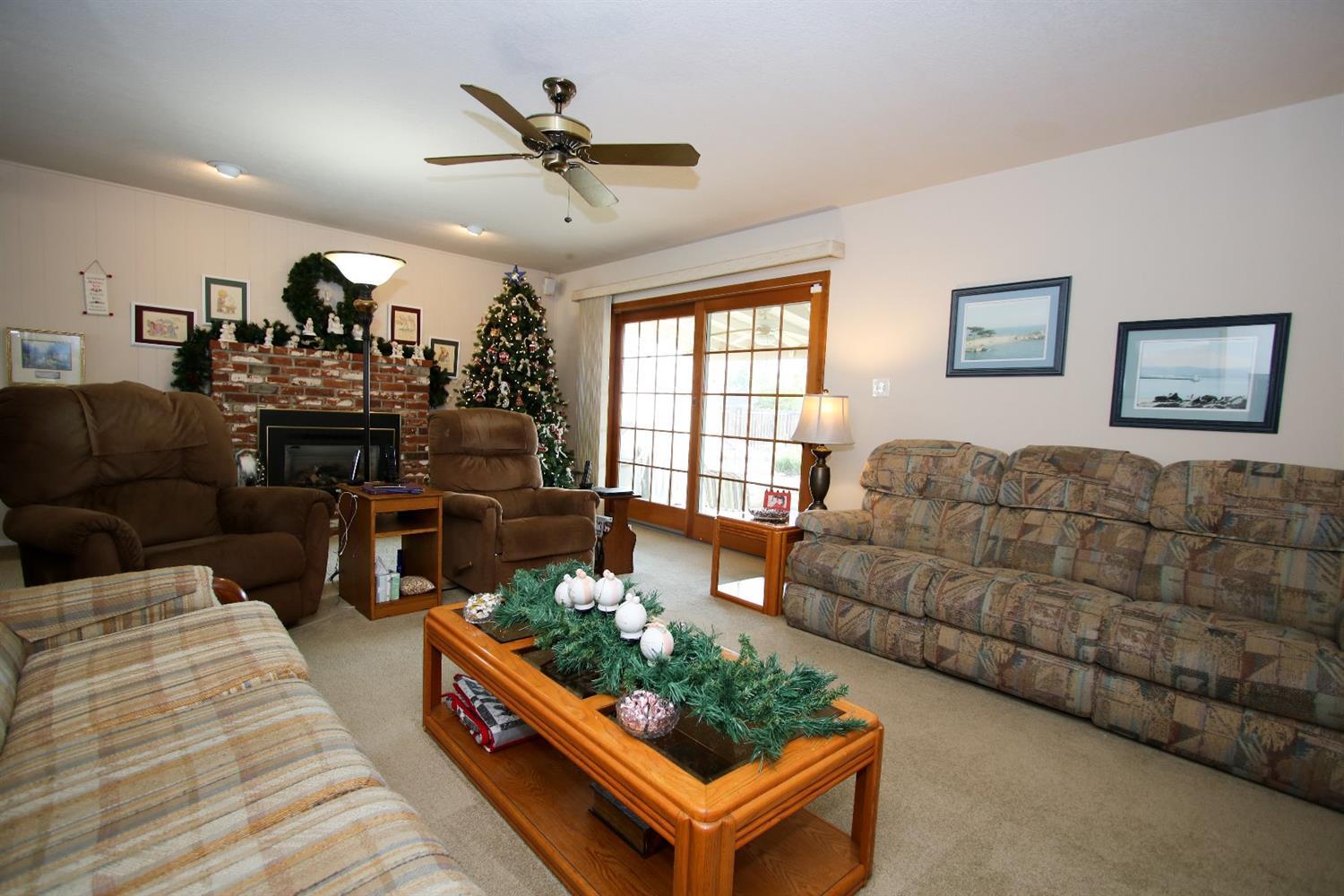 657 West Carpenter Avenue Reedley, CA 93654 - Photo 4 of 58 4