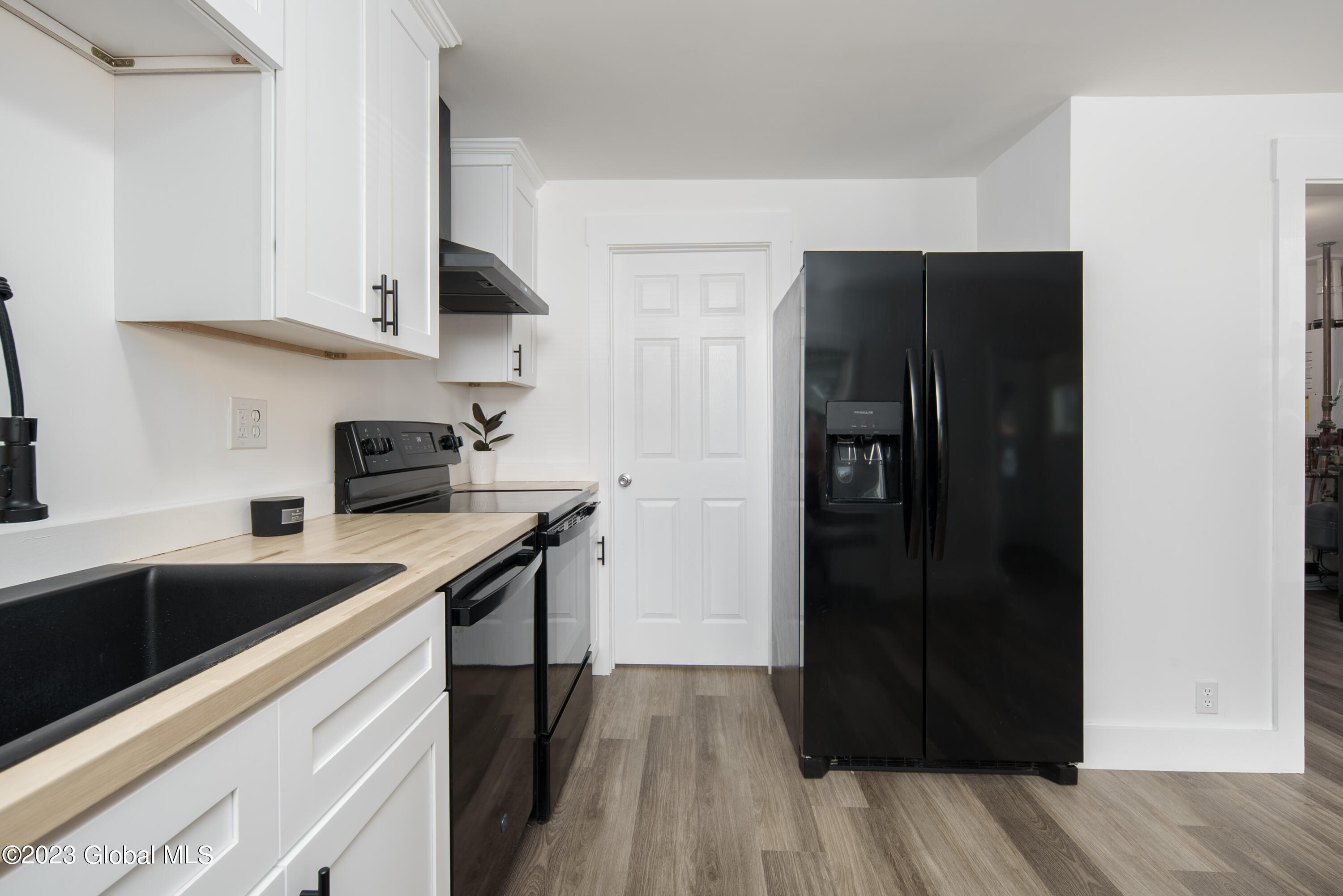 513 Boght Road Colonie, NY 12047 - Photo 5 of 35 005