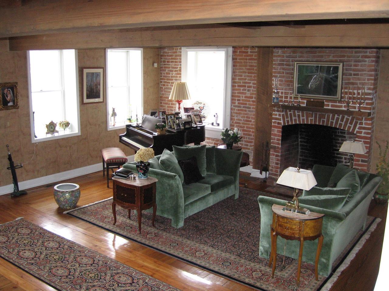 4401 A Fetherman Road Stroudsburg, PA 18360 - Photo 2 of 8 Living Room