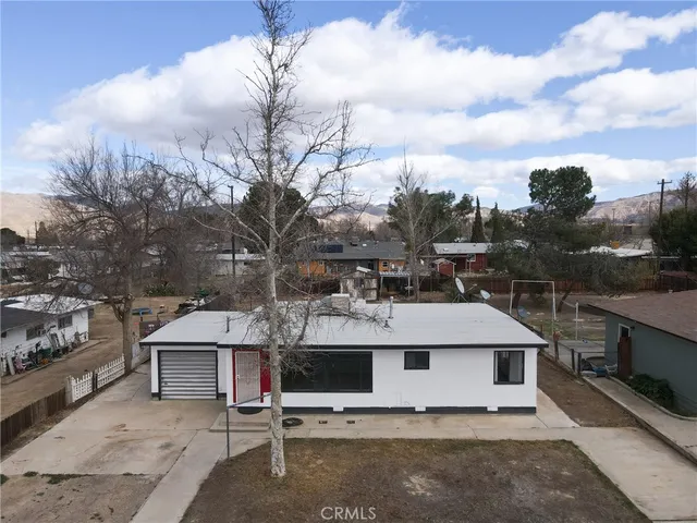 a white bench sitting in a middle of a yard