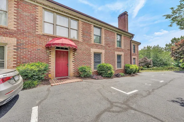 $350,000 | 2231 Broadway Avenue Southwest, Unit D, Roanoke, VA 24014