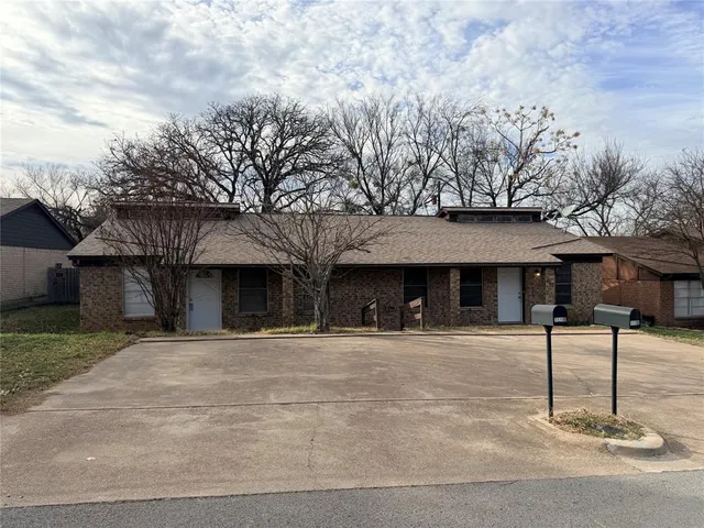 $1,399 | 1110 B Lynn Street, Weatherford, TX 76086