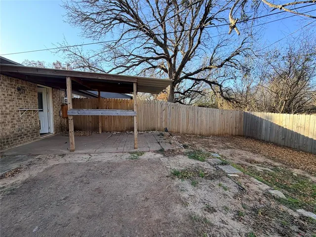 $1,399 | 1110 B Lynn Street, Weatherford, TX 76086