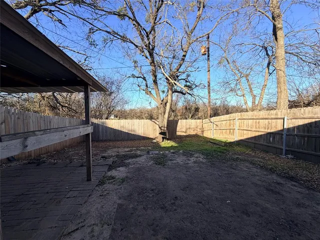 $1,399 | 1110 B Lynn Street, Weatherford, TX 76086