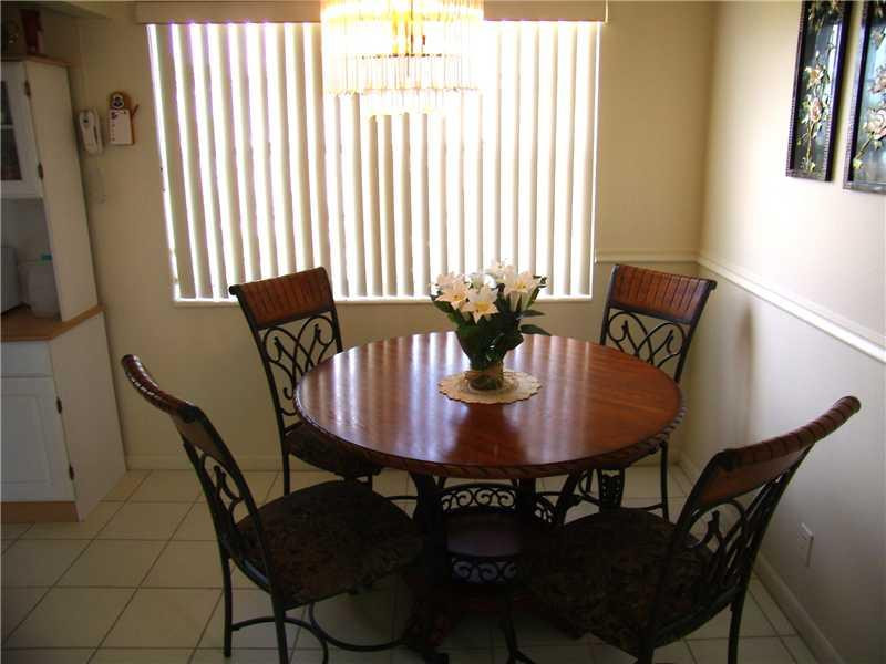 397 Markham R, Unit 397 Deerfield Beach, FL 33442 - Photo 3 of 12 Dining Room
