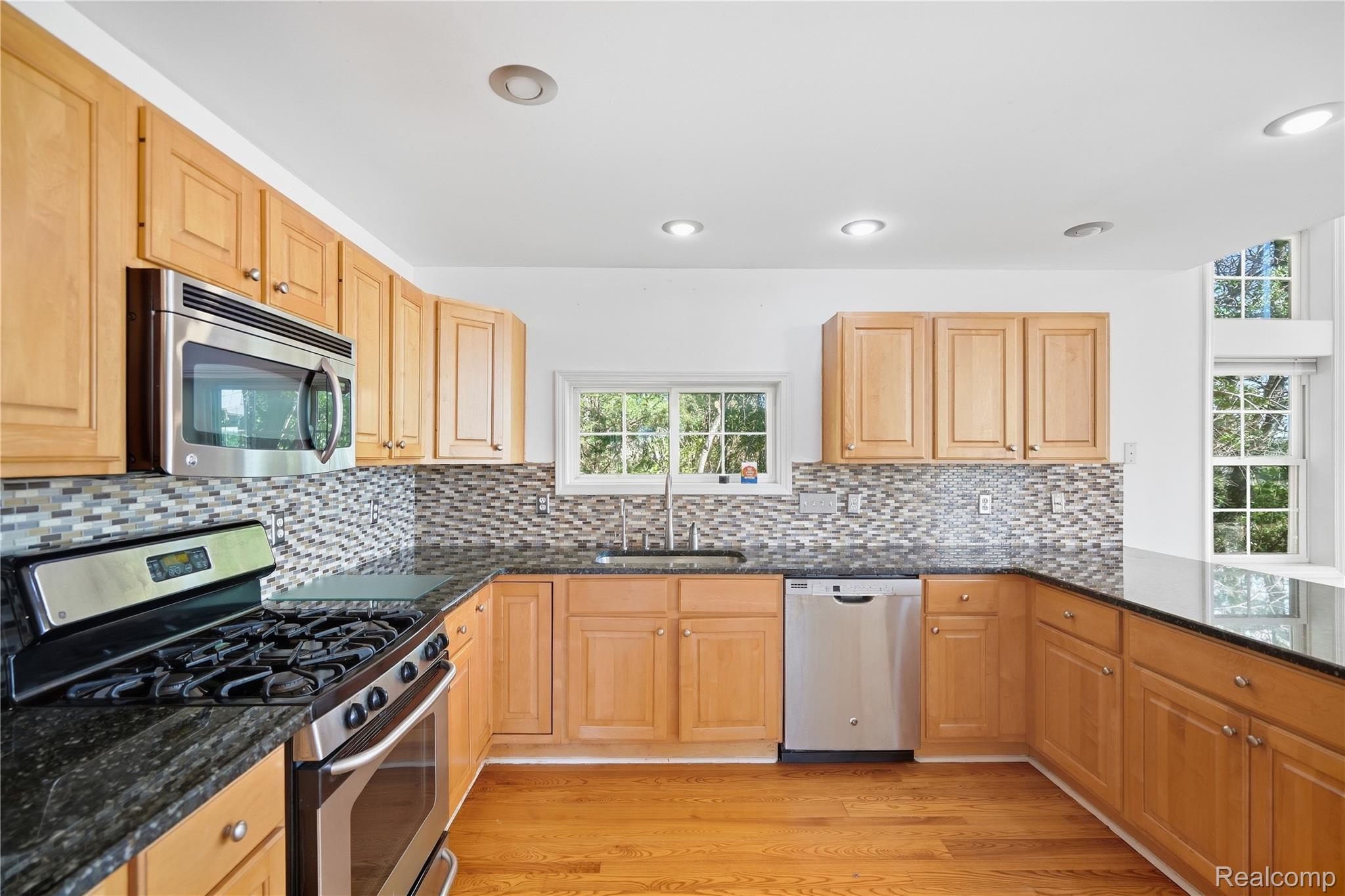 10400 Runyan Lake Road Fenton, MI 48430 - Photo 8 of 37 38-DSC00550.jpg