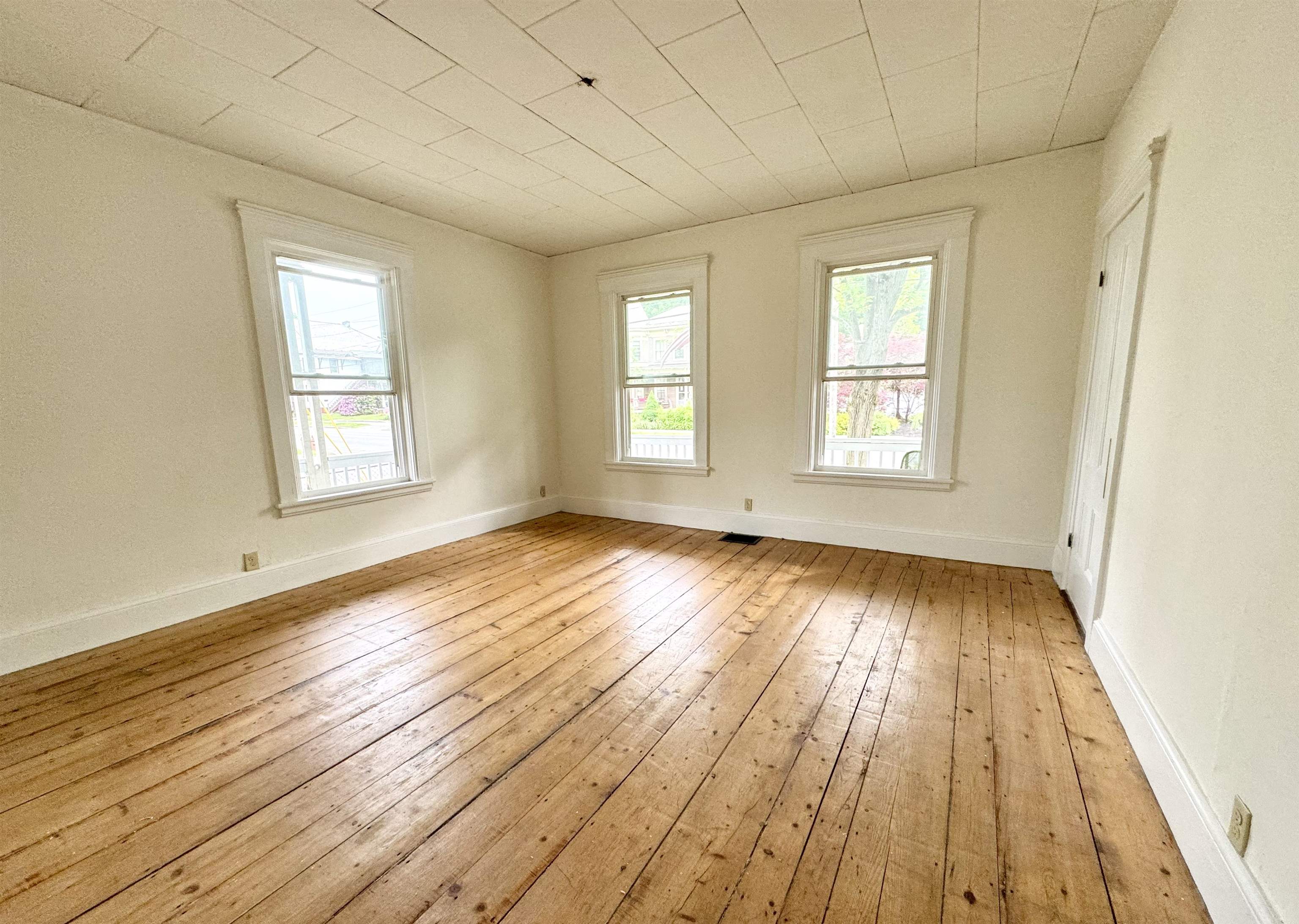 56 Atkinson Street Rockingham, VT 05101 - Photo 4 of 31