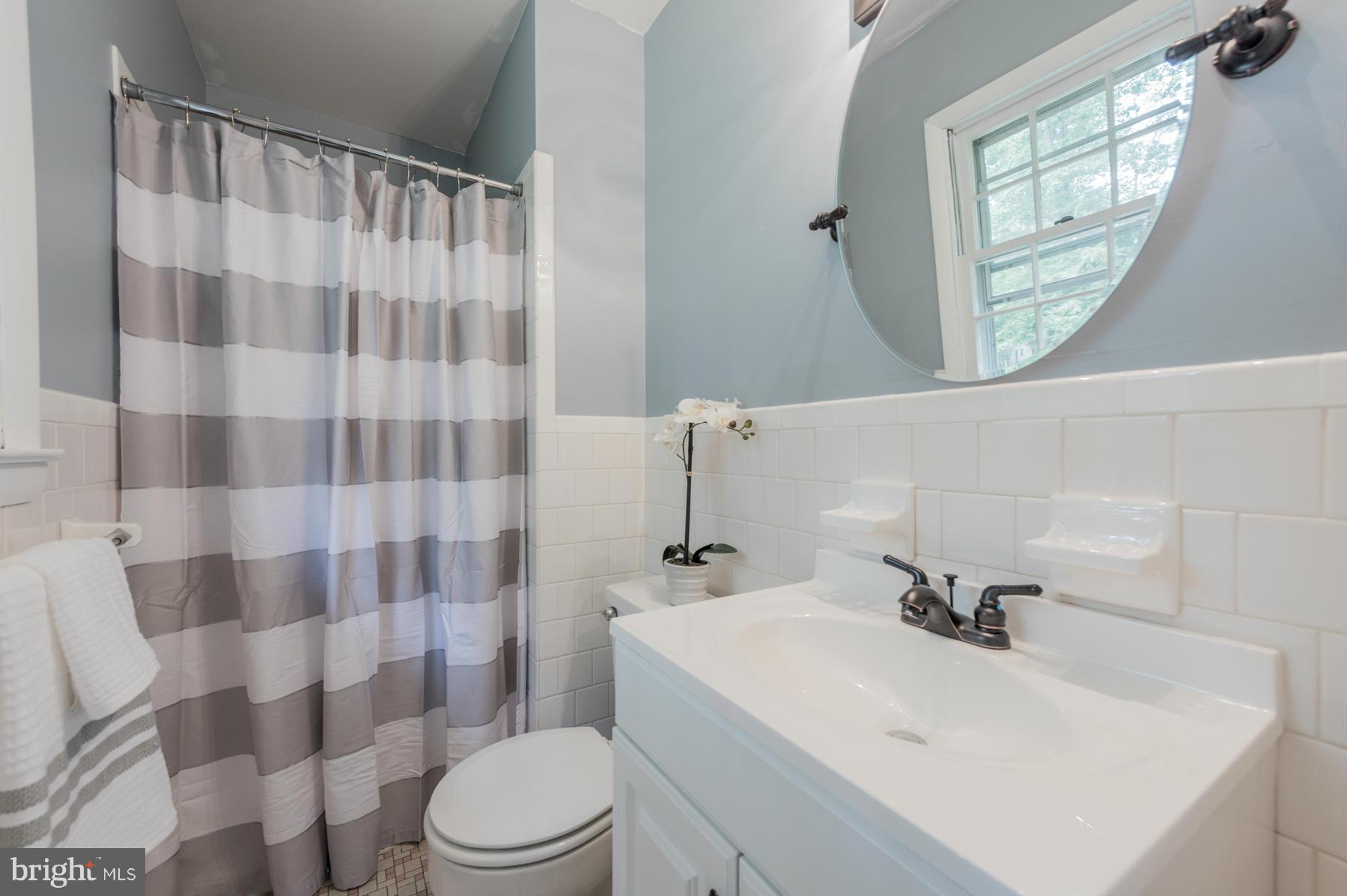 152 Dundee Road Severna Park, MD 21146 - Photo 17 of 29 Owner's Attached Bath