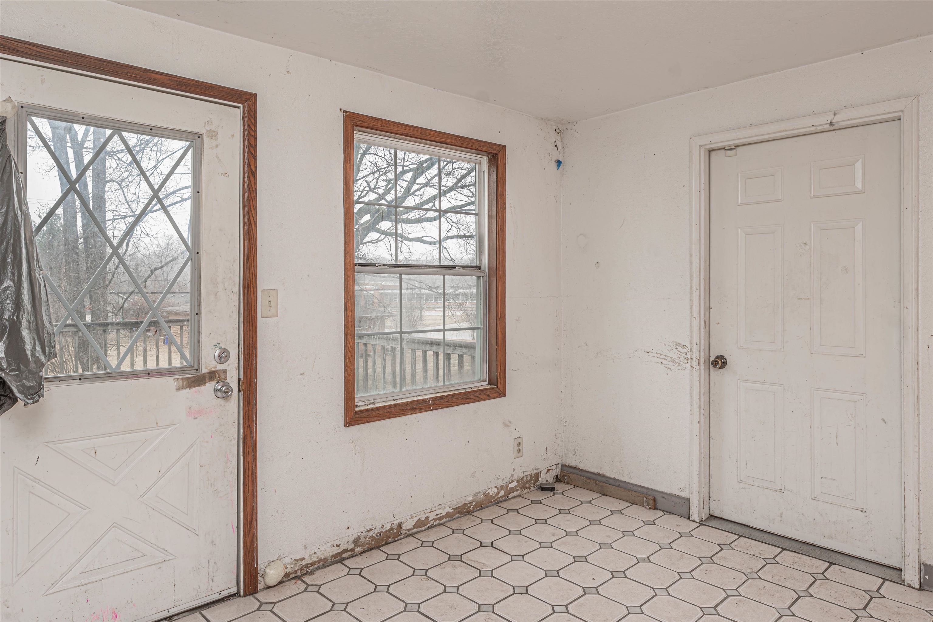 1120 Ogilby Road Rockford, IL 61102 - Photo 2 of 23