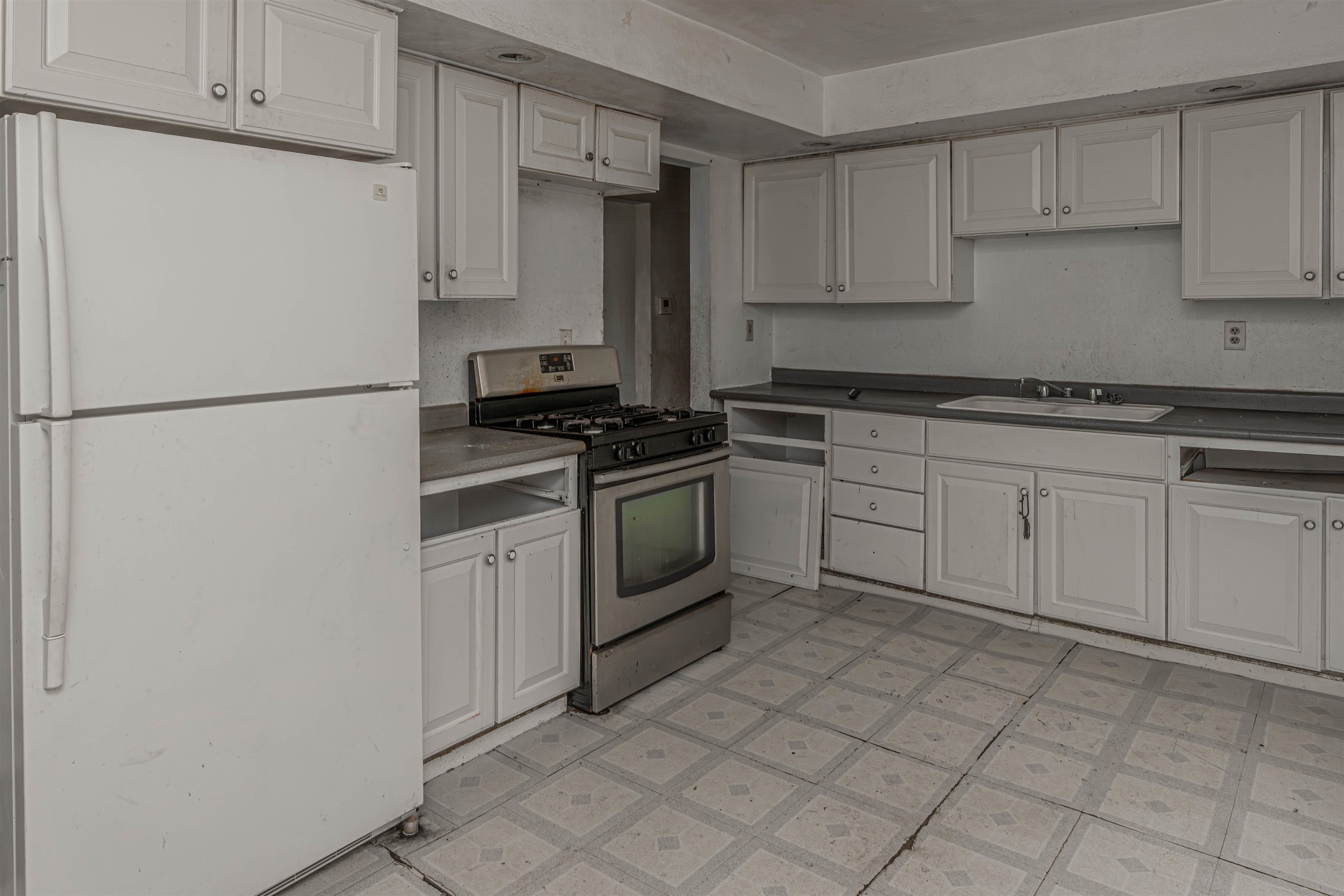 1120 Ogilby Road Rockford, IL 61102 - Photo 4 of 23