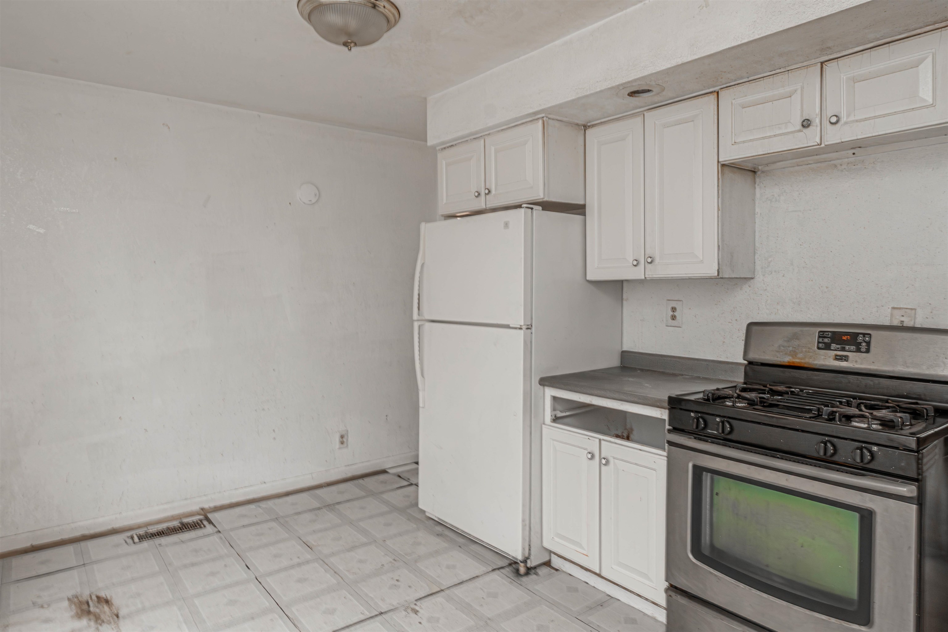 1120 Ogilby Road Rockford, IL 61102 - Photo 5 of 23