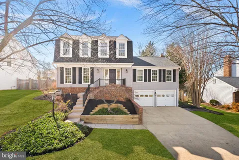 $800,000 | 105 Country Road, Sterling, VA 20165