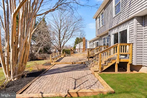 $800,000 | 105 Country Road, Sterling, VA 20165