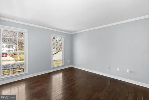 $800,000 | 105 Country Road, Sterling, VA 20165