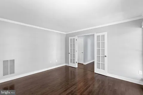 $800,000 | 105 Country Road, Sterling, VA 20165