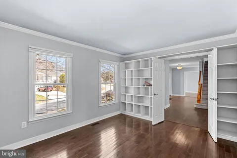 $800,000 | 105 Country Road, Sterling, VA 20165