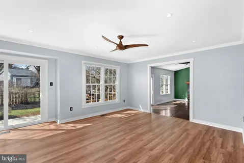 $800,000 | 105 Country Road, Sterling, VA 20165