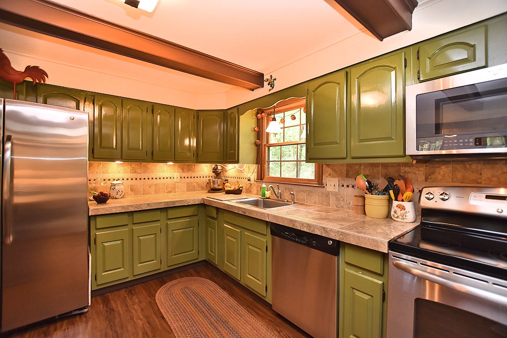 1680 Round Top Road Burrillville, RI 02830 - Photo 7 of 34