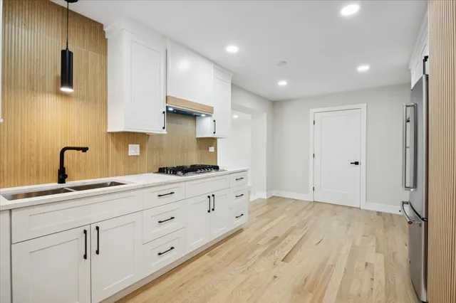 $699,900 | 303 Cedarbrook Road, Naperville, IL 60565