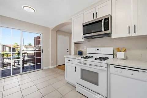 $615,000 | 409 Utica Avenue, Unit D34, Huntington Beach, CA 92648