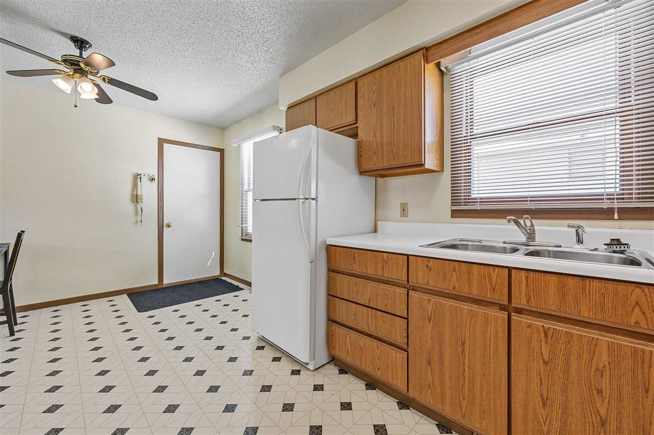 201 West Kimberly Road Lone Tree, IA 52755 - Photo 12 of 21 Gallery Image 12
