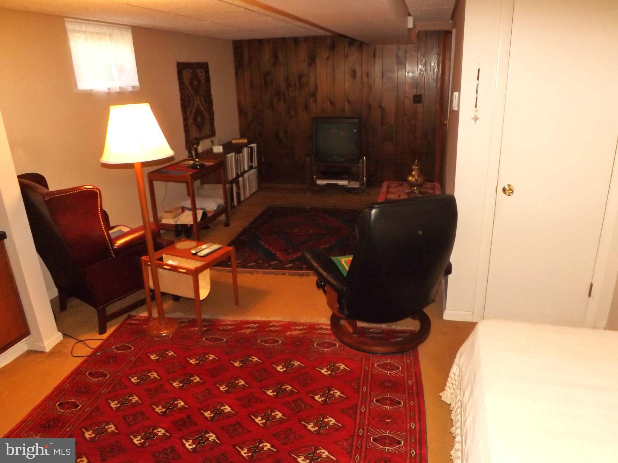 707 McNeill Road Silver Spring, MD 20910 - Photo 14 of 28 Family Room