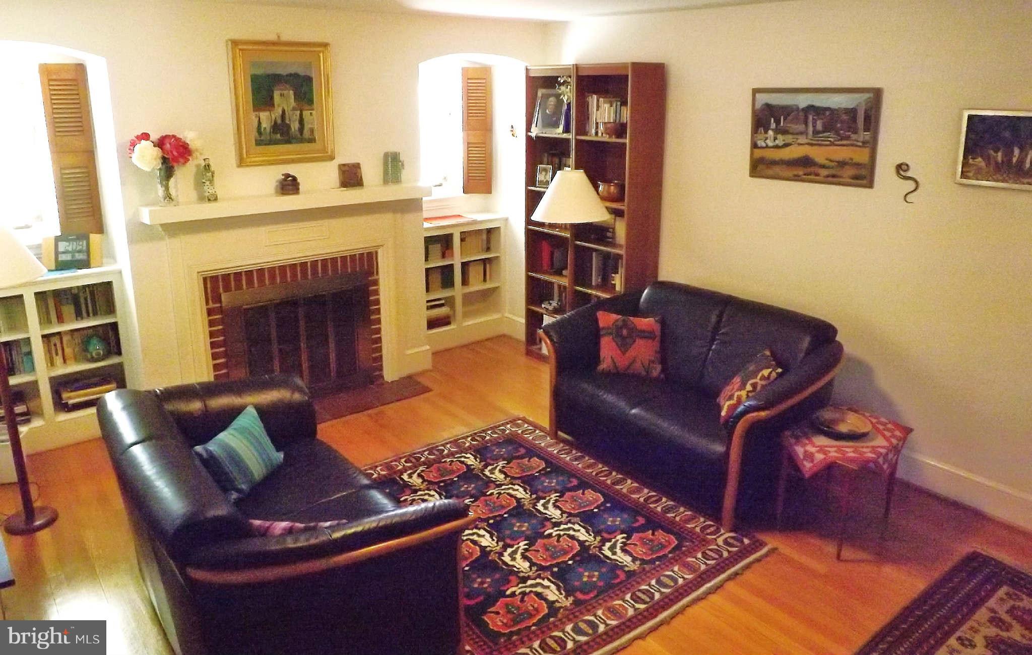 707 McNeill Road Silver Spring, MD 20910 - Photo 3 of 28 Living Room
