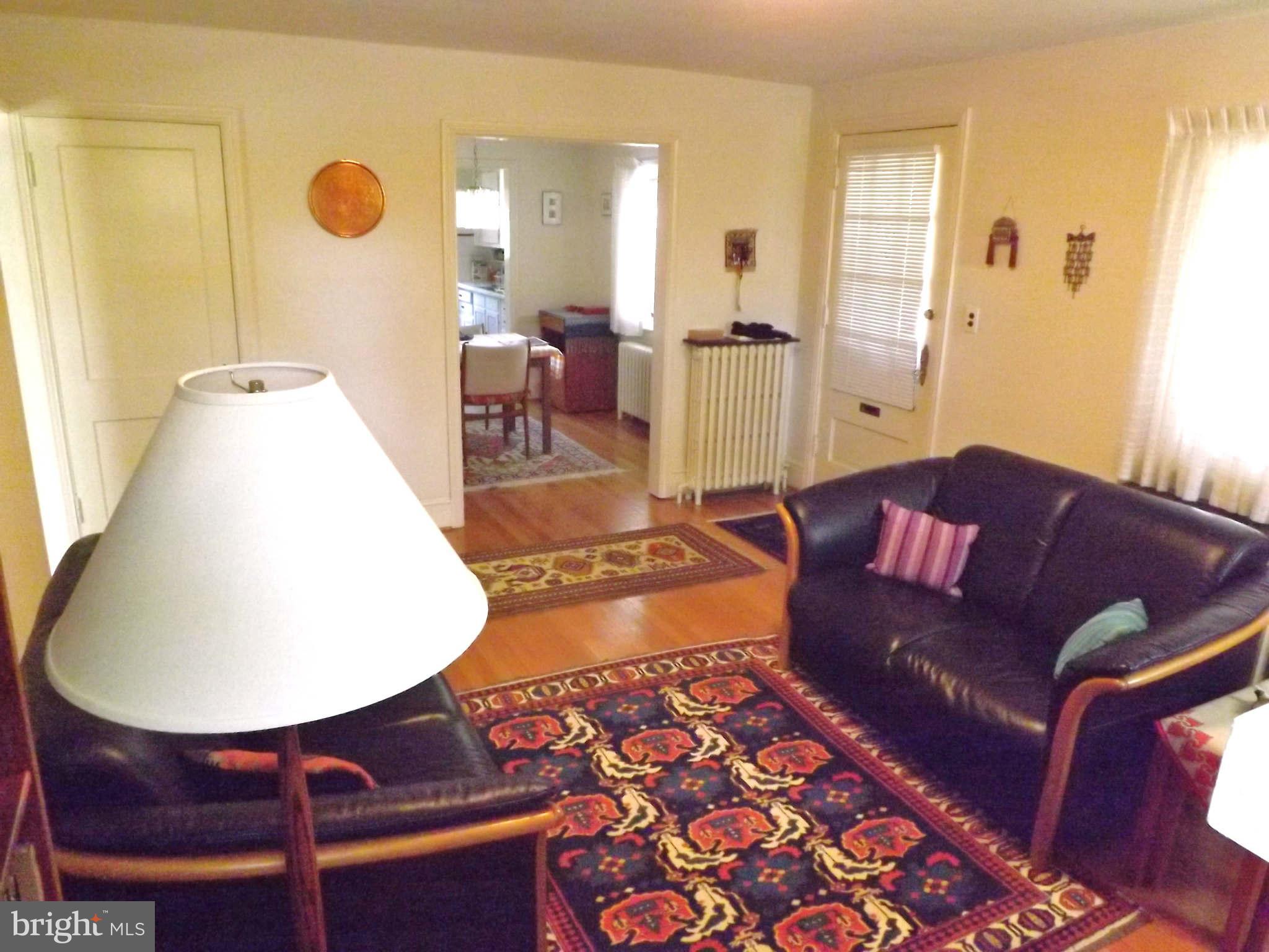707 McNeill Road Silver Spring, MD 20910 - Photo 5 of 28 Living Room