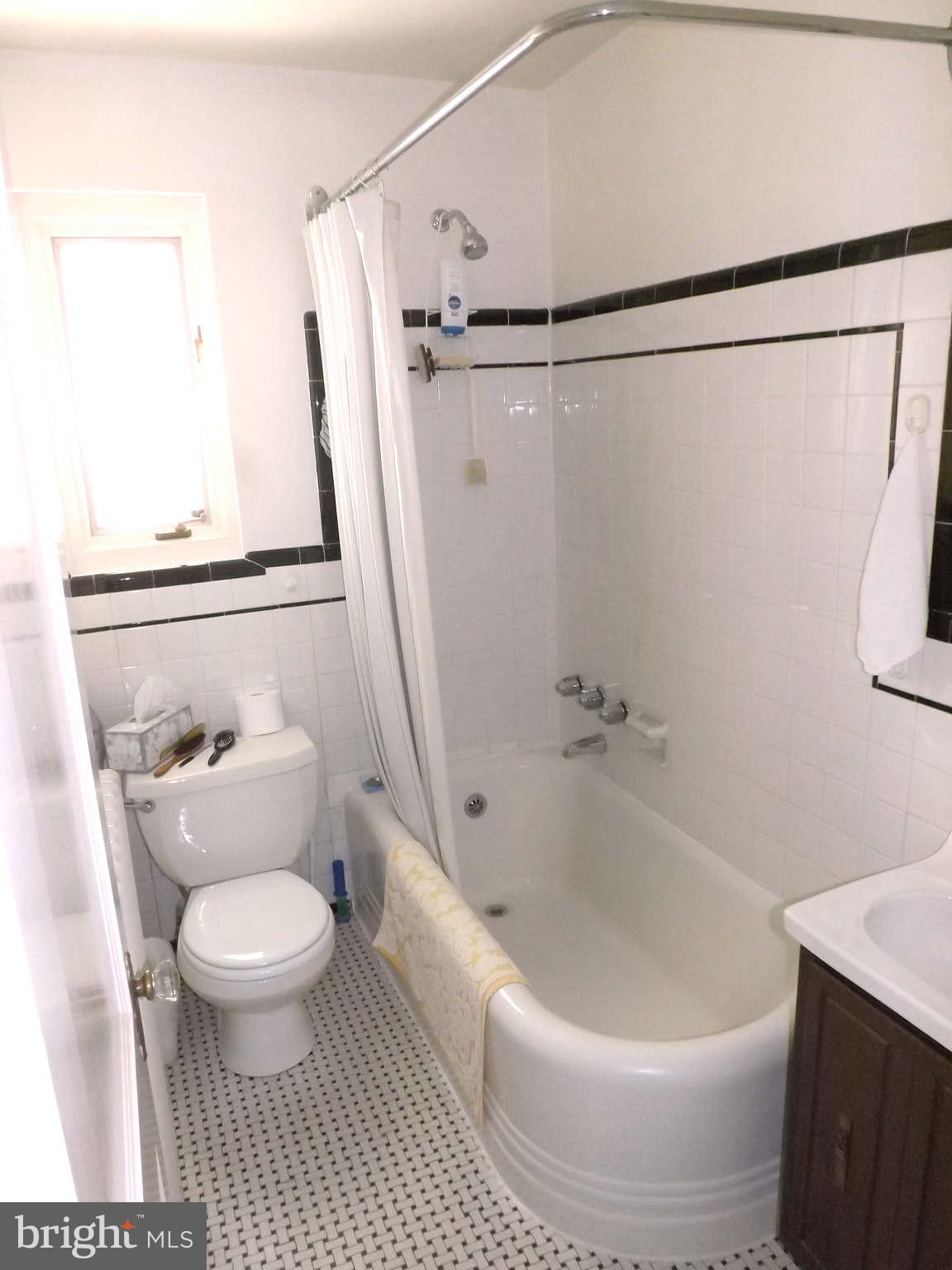 707 McNeill Road Silver Spring, MD 20910 - Photo 10 of 28 Bath