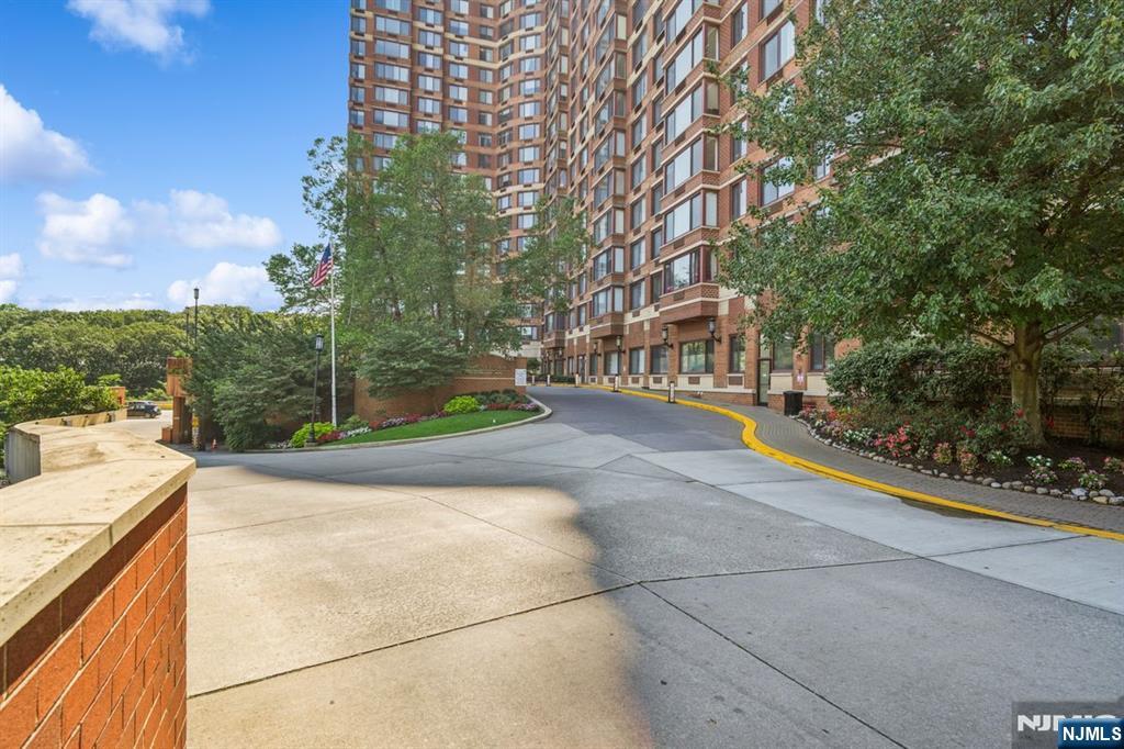 100 Old Palisade Road, Unit L7 Fort Lee, NJ 07024 - Photo 3 of 23