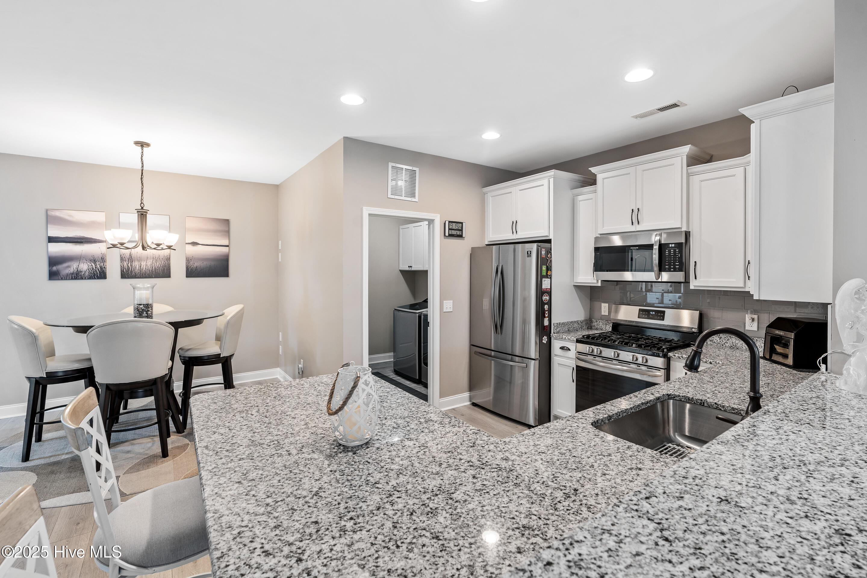 6484 Pinnacle Point Winnabow, NC 28479 - Photo 12 of 36 Kitchen/dining