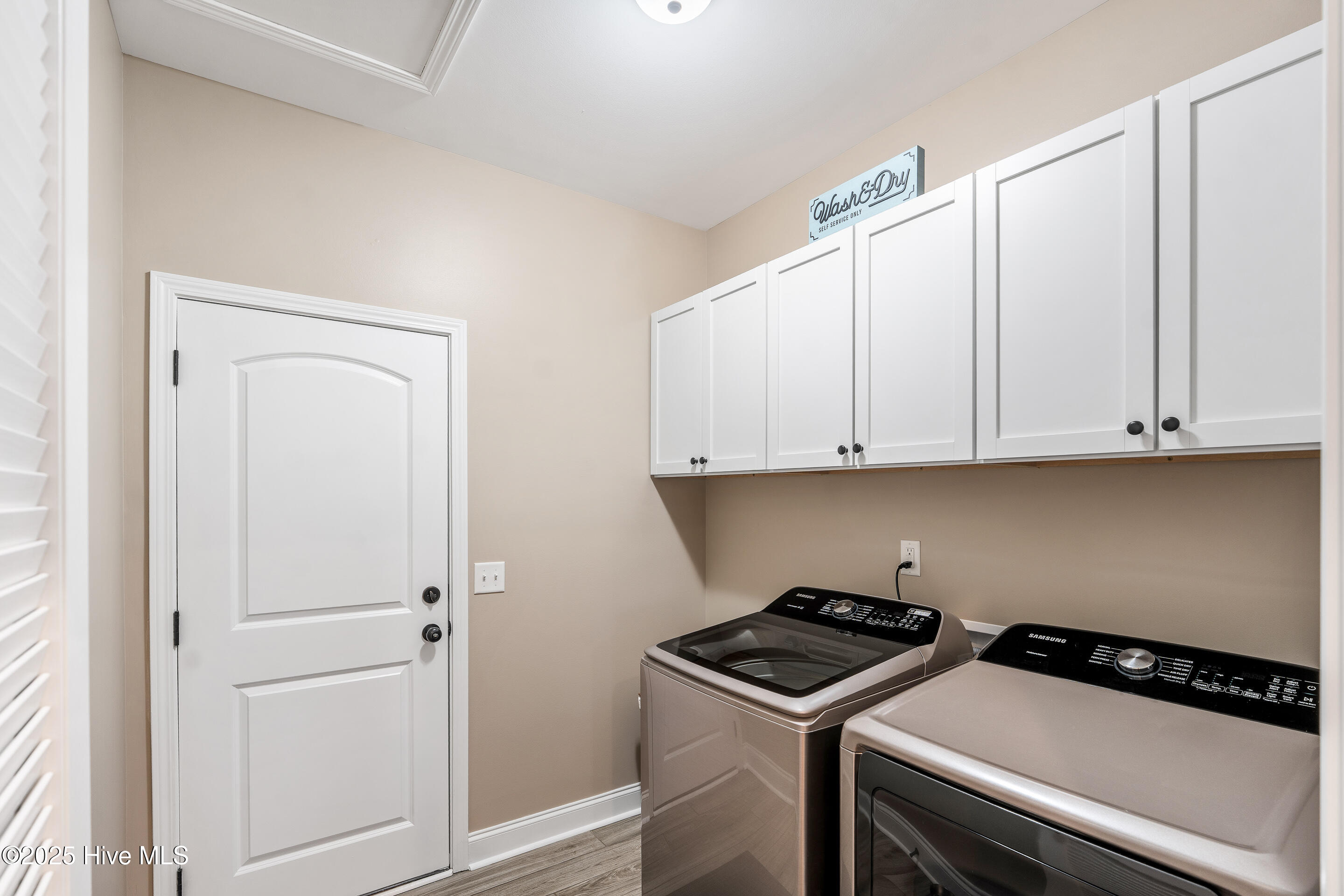 6484 Pinnacle Point Winnabow, NC 28479 - Photo 24 of 36 Laundry room off garage. "Mud Room"