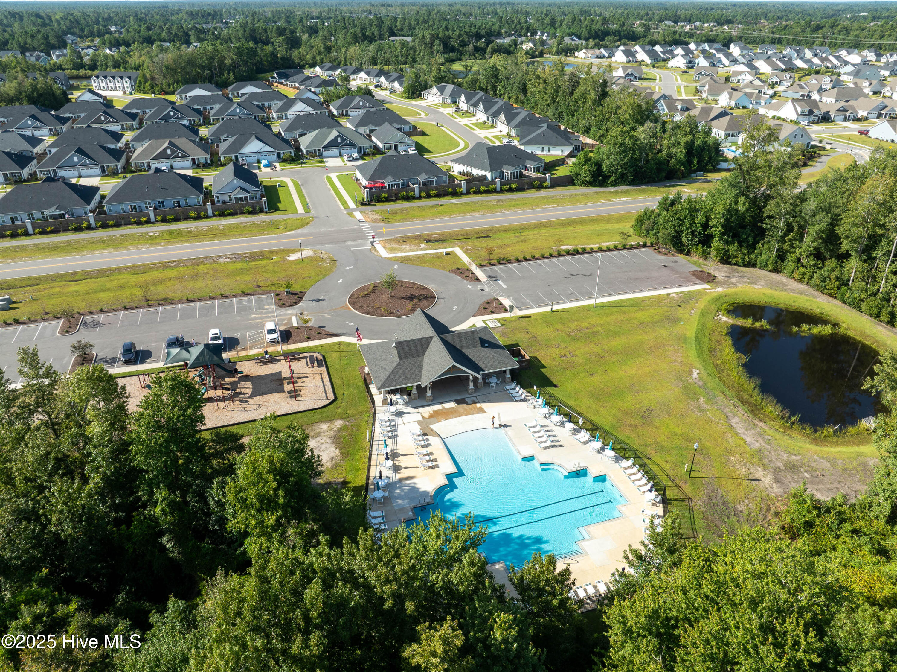 6484 Pinnacle Point Winnabow, NC 28479 - Photo 35 of 36 Pool & Clubhouse