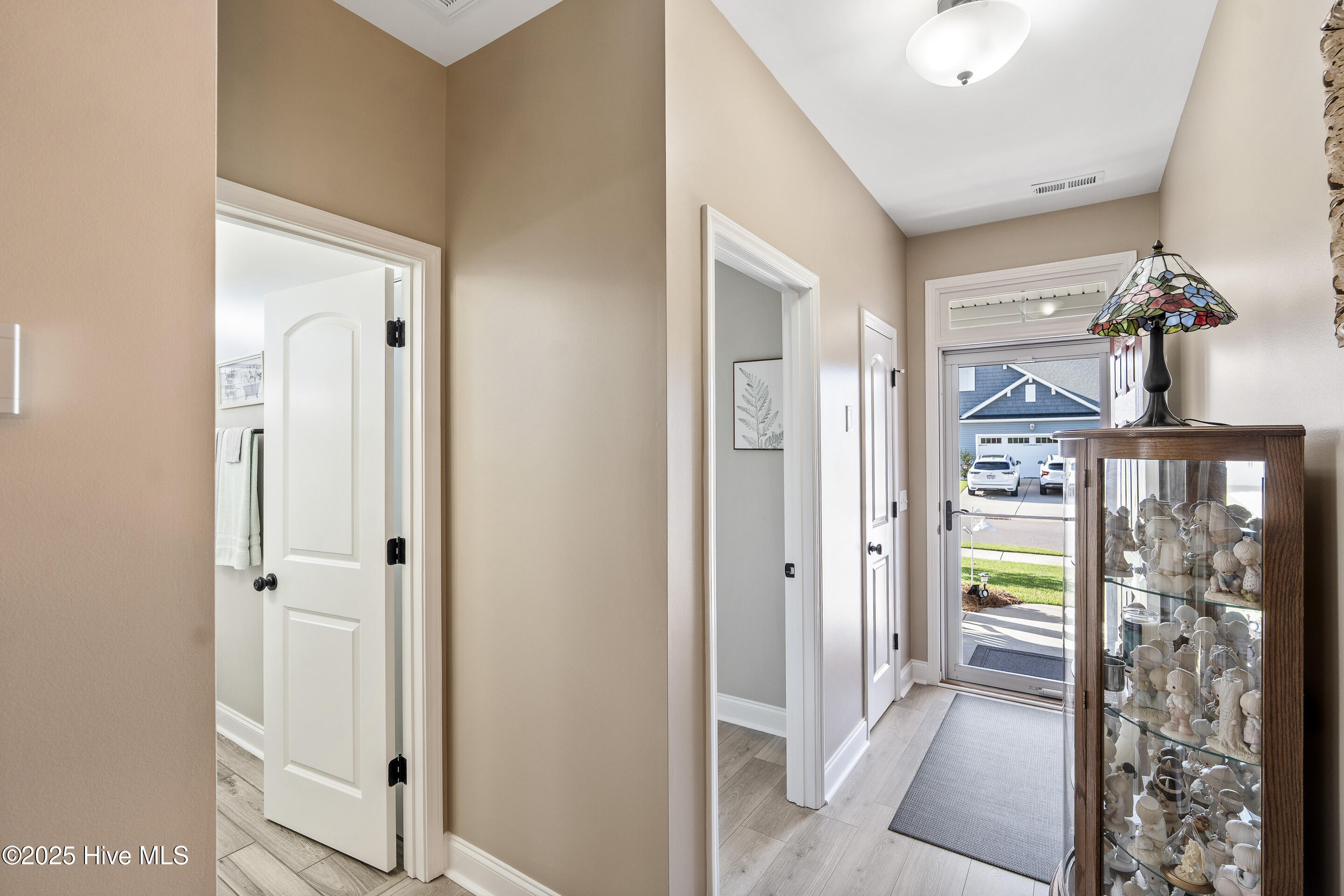 6484 Pinnacle Point Winnabow, NC 28479 - Photo 6 of 36 Entry facing front door