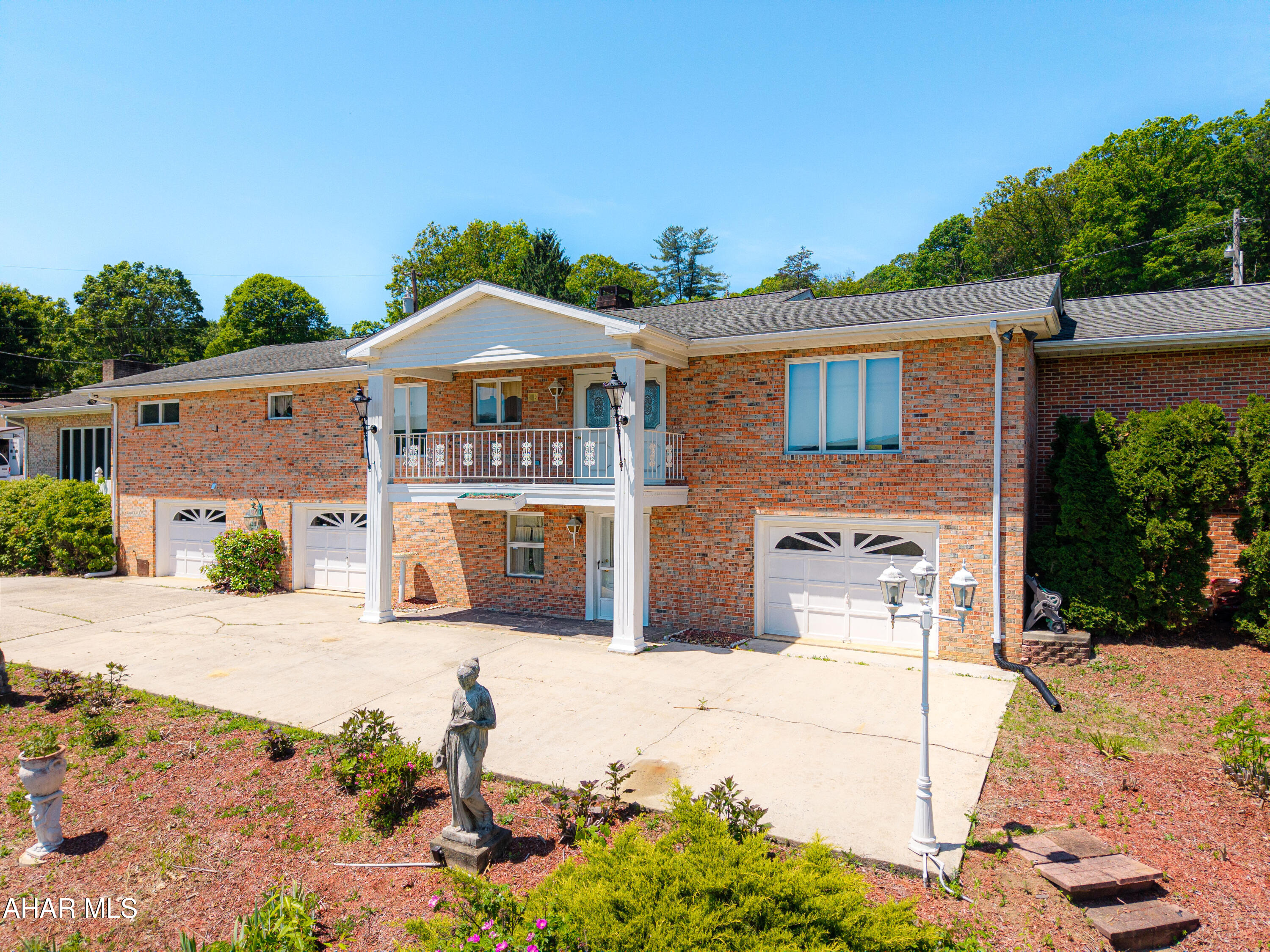 136 Valley View Road Bedford, PA 15522 - Photo 4 of 82