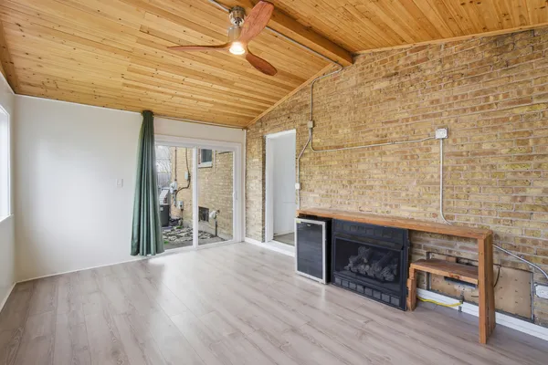 $2,495 | 2506 Rusty Drive, Des Plaines, IL 60018