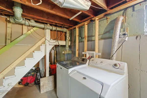 $2,495 | 2506 Rusty Drive, Des Plaines, IL 60018