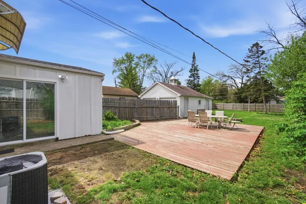 $2,495 | 2506 Rusty Drive, Des Plaines, IL 60018