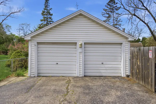 $2,495 | 2506 Rusty Drive, Des Plaines, IL 60018