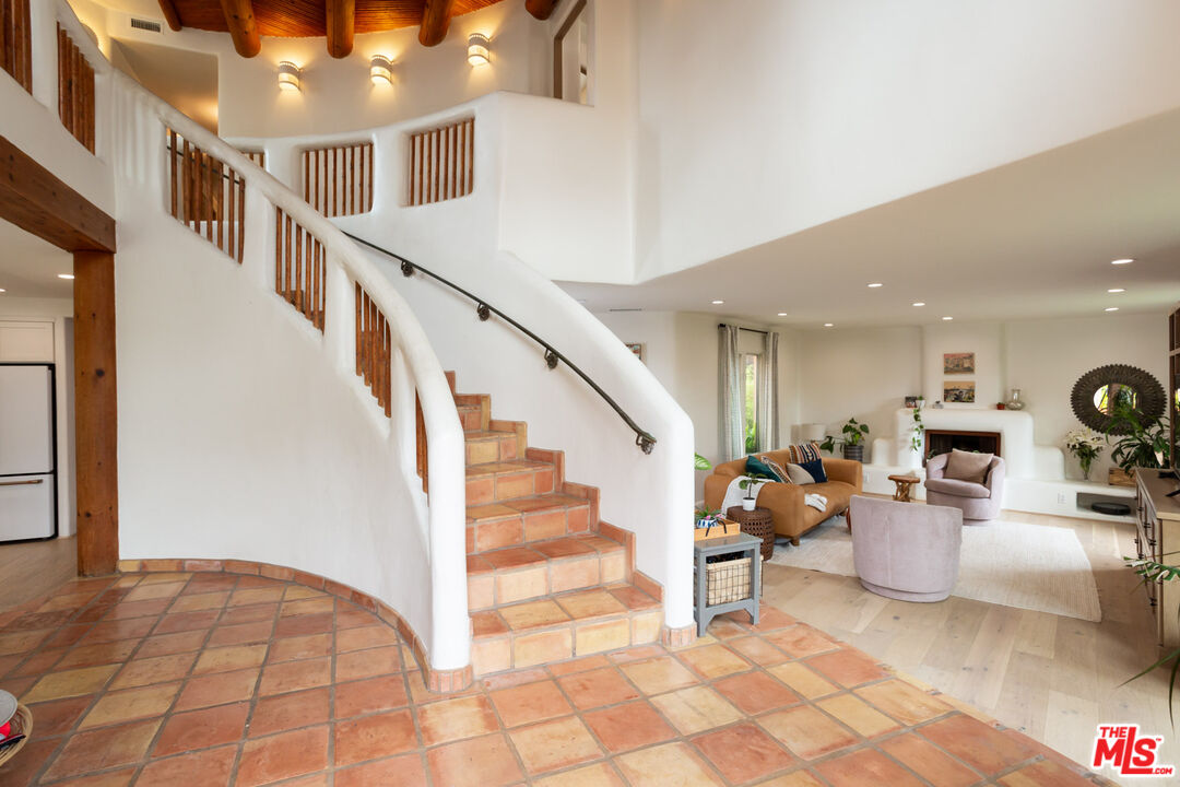 7137 Trask Avenue Playa del Rey, CA 90293 - Photo 2 of 46 a view of entryway and hall