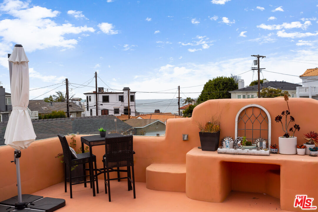 7137 Trask Avenue Playa del Rey, CA 90293 - Photo 29 of 46 a outdoor view with a sitting space