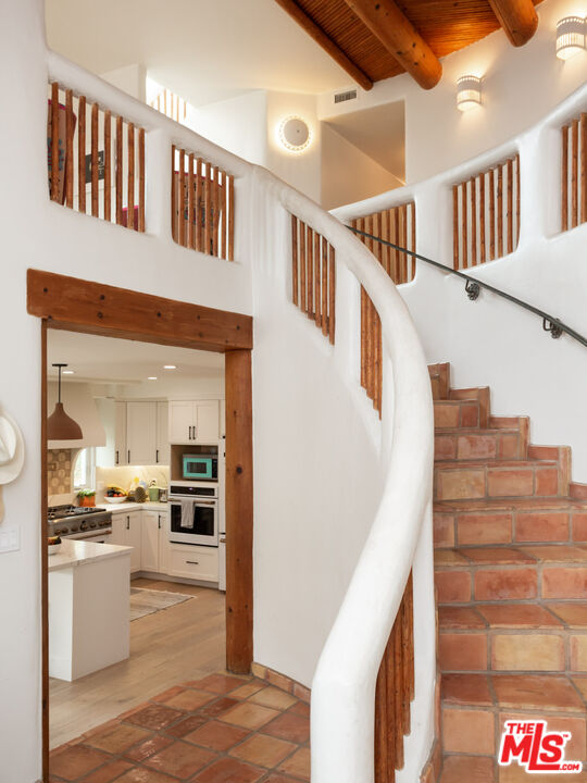 7137 Trask Avenue Playa del Rey, CA 90293 - Photo 3 of 46 a view of entryway and kitchen