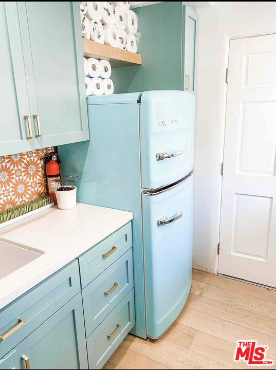 7137 Trask Avenue Playa del Rey, CA 90293 - Photo 43 of 46 a kitchen with a refrigerator and a sink