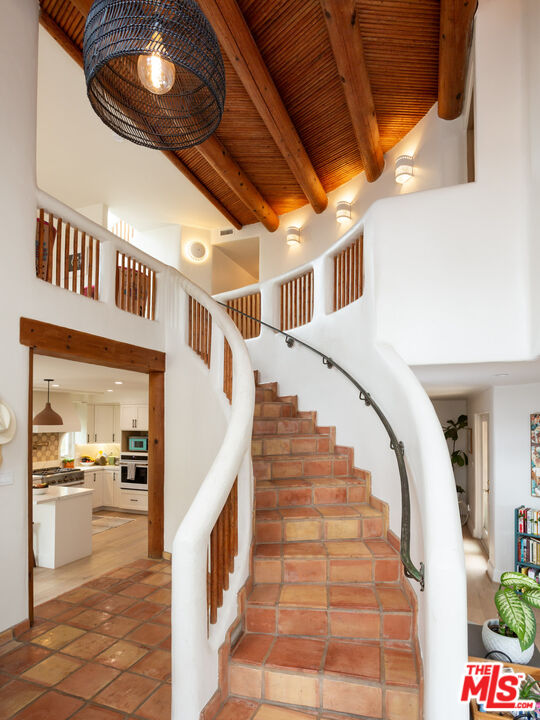 7137 Trask Avenue Playa del Rey, CA 90293 - Photo 5 of 46 a view of entryway and hall