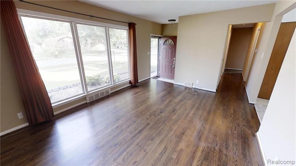 11128 Erdmann Road Sterling Heights, MI 48314 - Photo 4 of 24