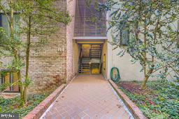 111 D Cross Keys Road, Unit 111D Baltimore, MD 21210 - Photo 4 of 35 Attractive entrance