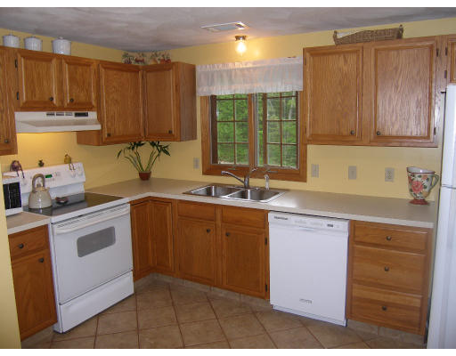 325 Westboro Road Upton, MA 01568 - Photo 5 of 12