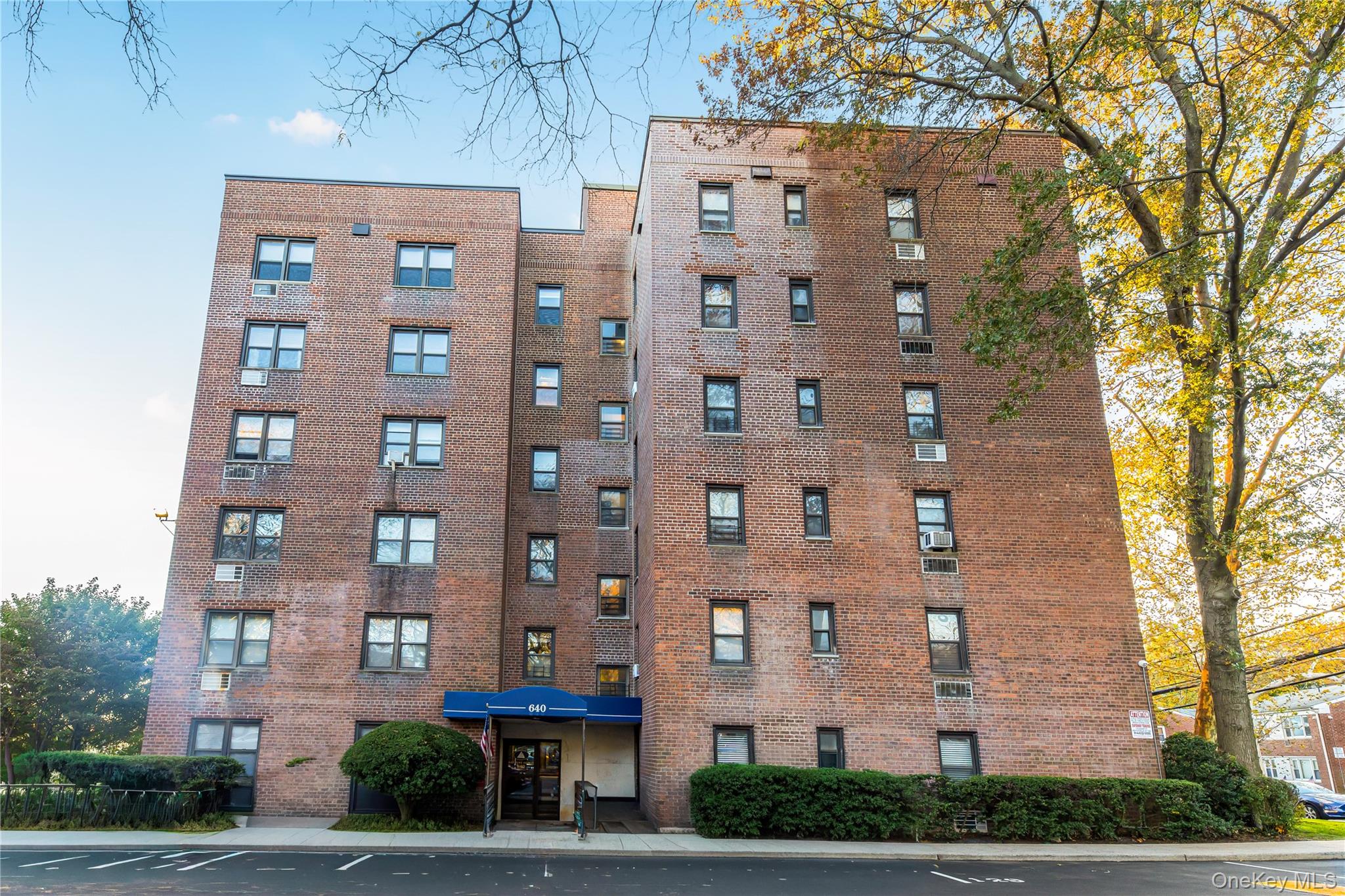 640 Pelham Road, Unit 4G New Rochelle, NY 10805 - Photo 3 of 26